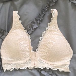 Gorgeous cream bralette snaps in front size M